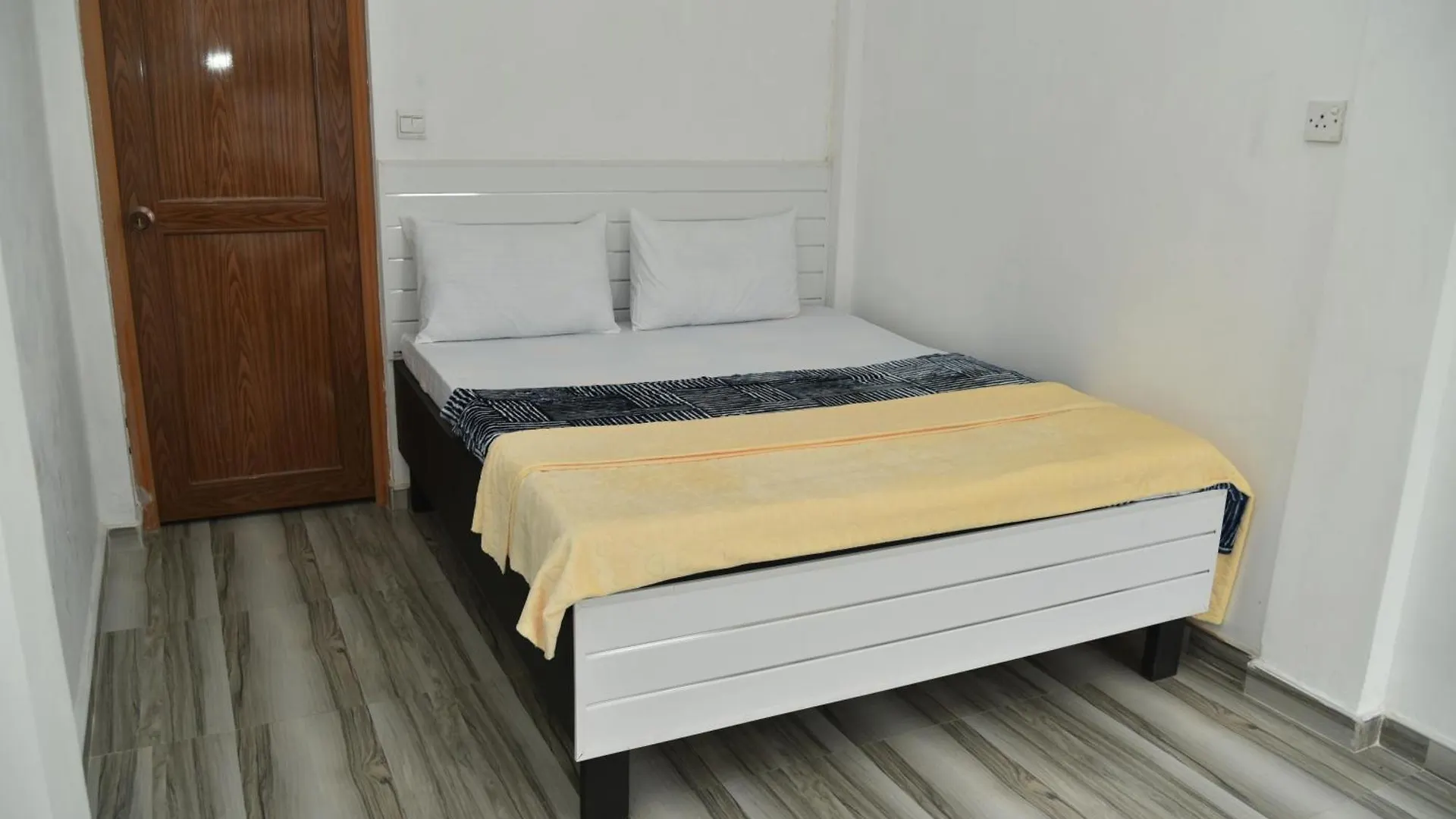Guest house Shiny Cot Bunker Room Nuwara Eliya